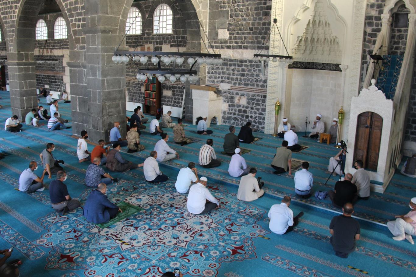 15 Temmuz şehitleri için Diyarbakır Ulu Cami’de mevlit okutuldu